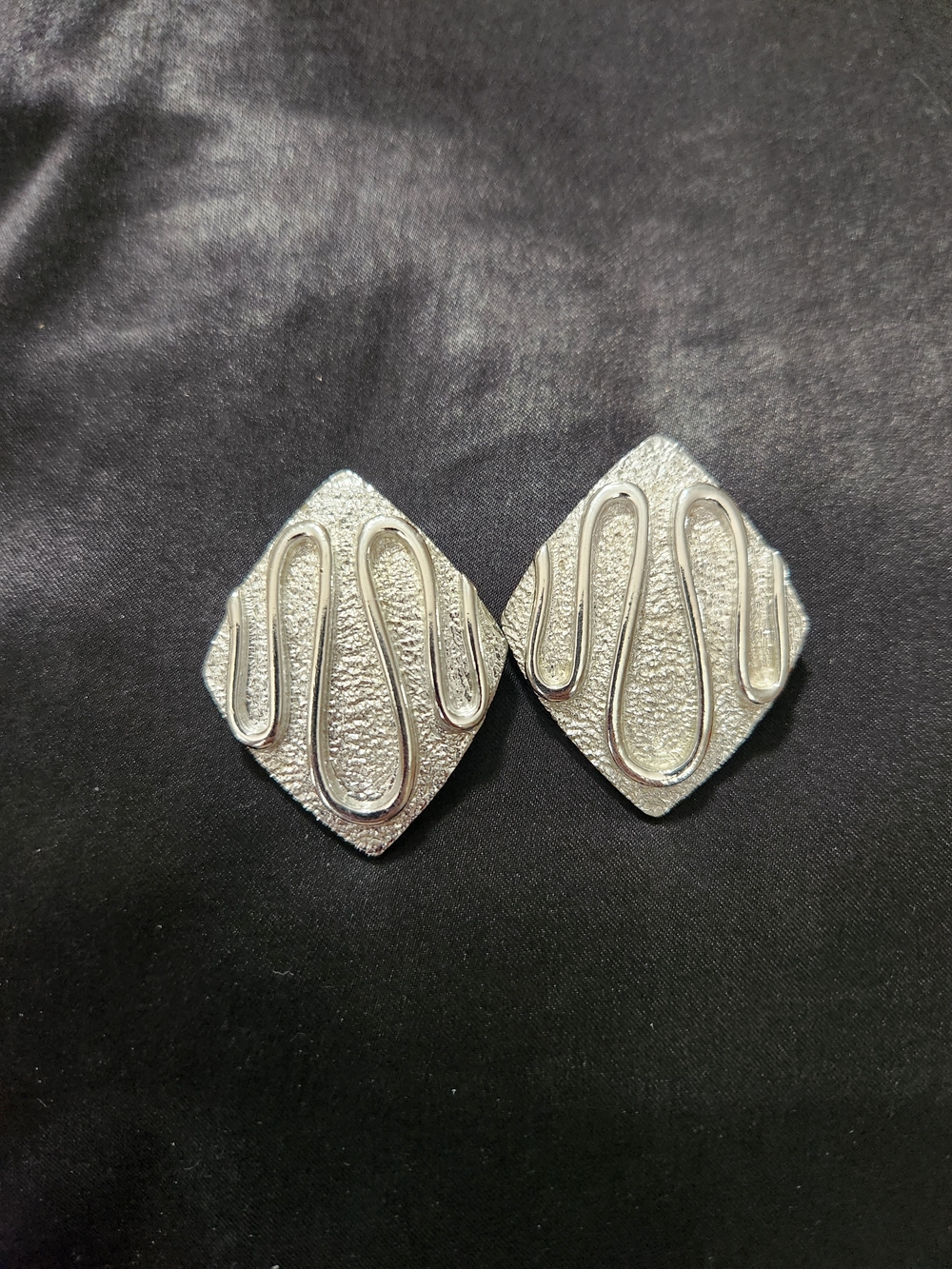 Vintage Sarah Coventry Silver Textured Clip-On Earrings